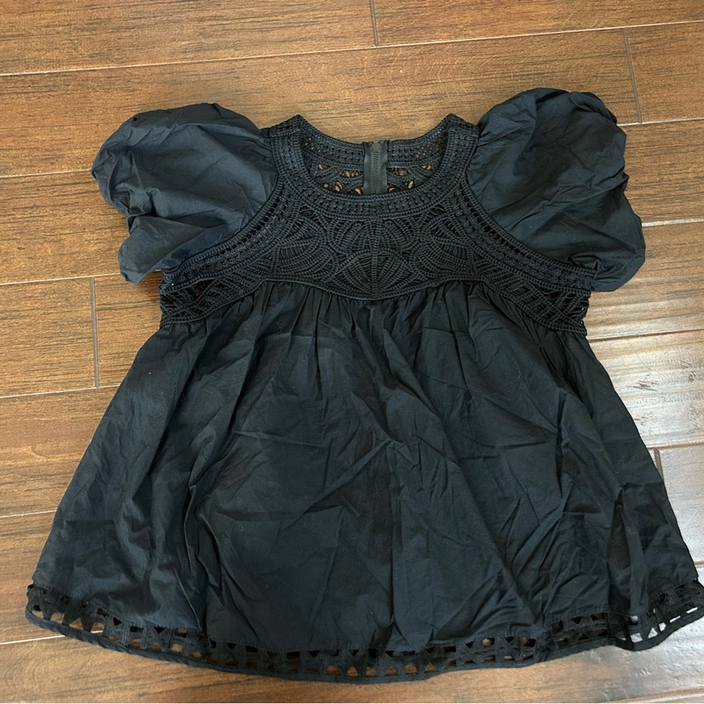 AVANTLOOK Black Embroidered Lace Puff Sleeve Blouse 
Size Large 
EXCELLENT 
$220